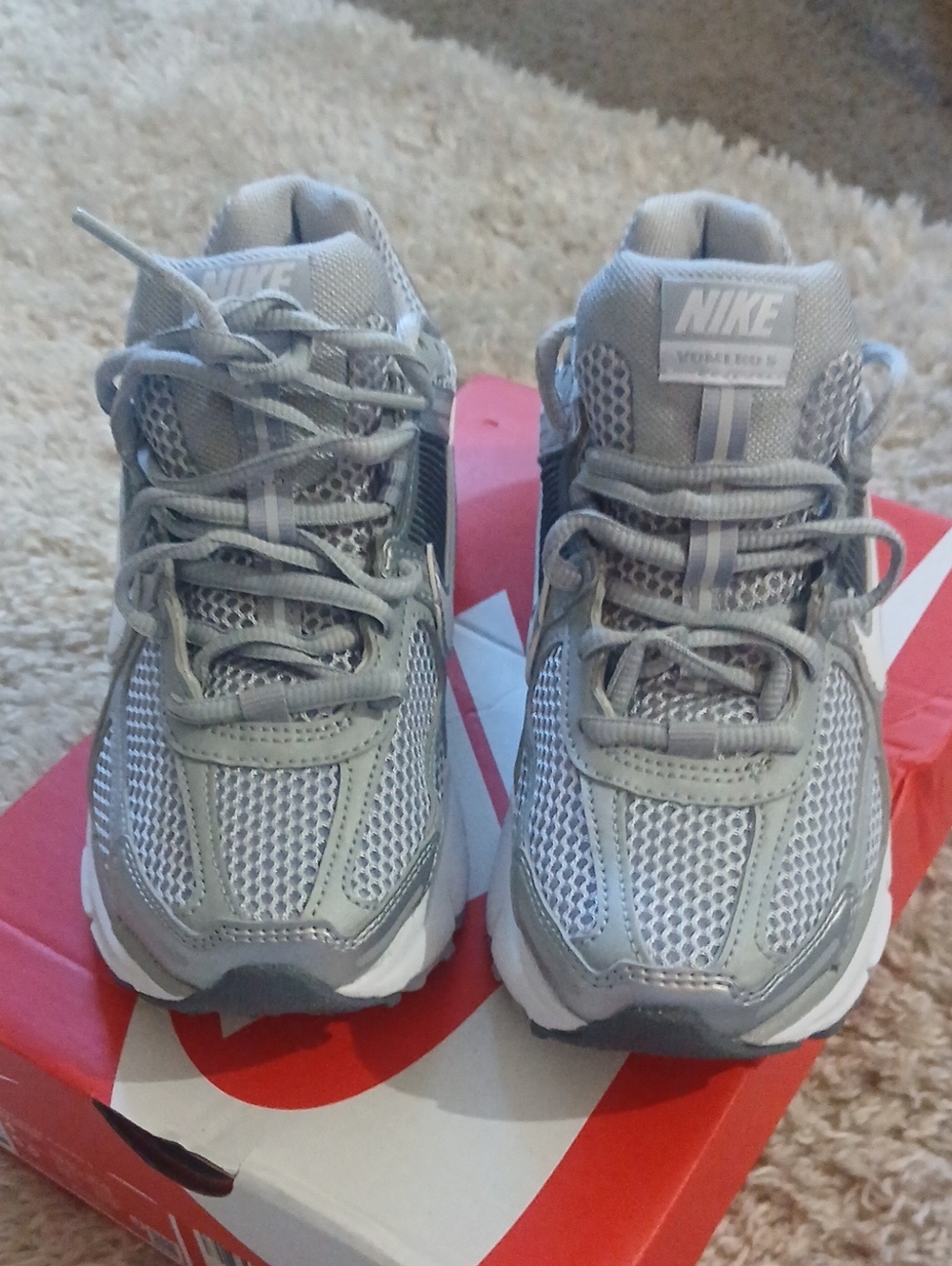 BEAND NEW NIKE VOMERO 5